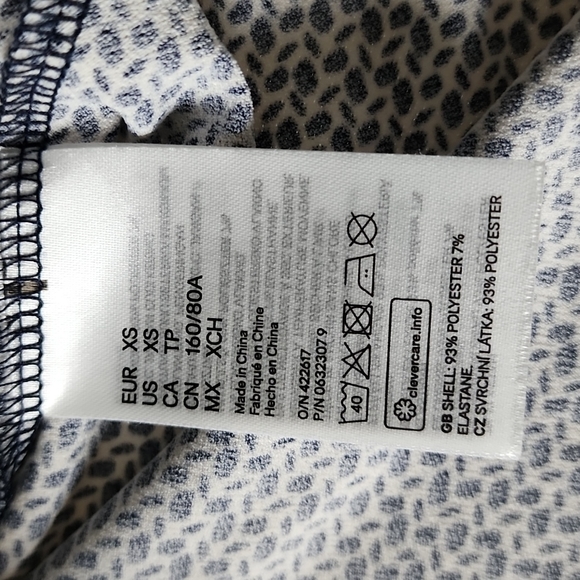 Navy and Off-White H&M Sleeveless Top - Picture 5 of 5
